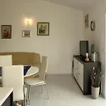 1 Bedroom Amazing In Pag