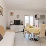 公寓 1 Bedroom Amazing In Pag