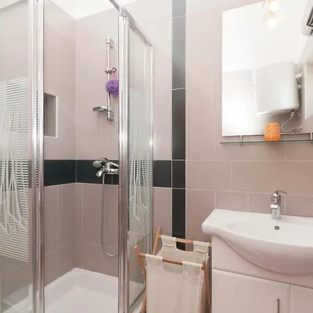 1 Bedroom Amazing In Pag