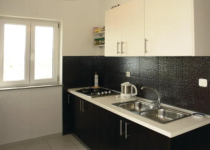 1 Bedroom Amazing Apartment In Pag Apartment *