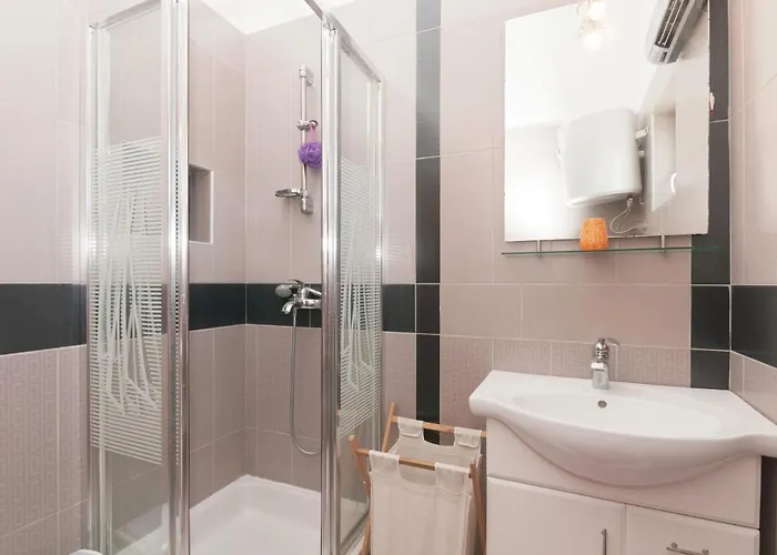 1 Bedroom Amazing Apartment In Pag
